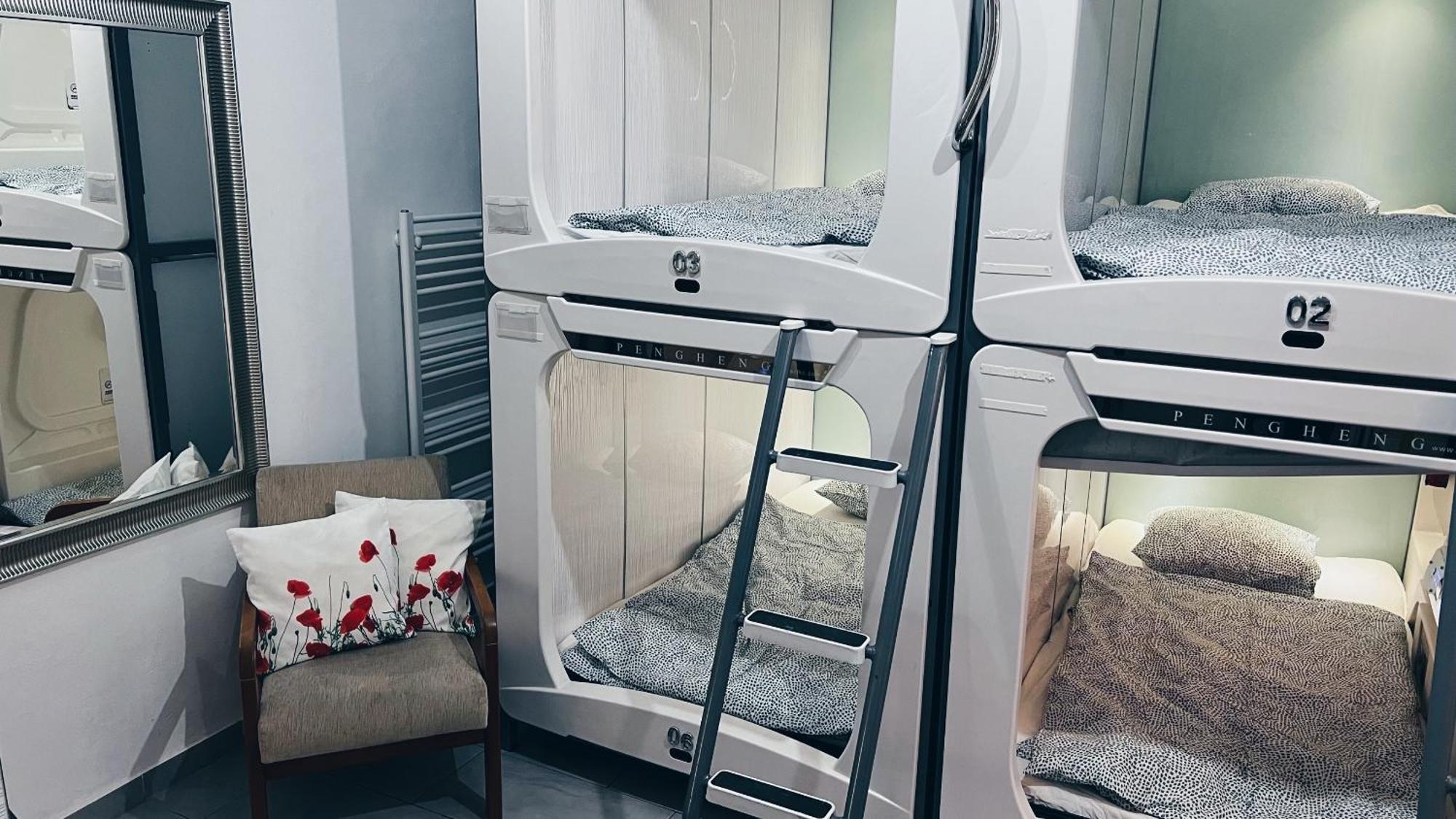 Kapselhotel Spaceone A2 - Shared Wien