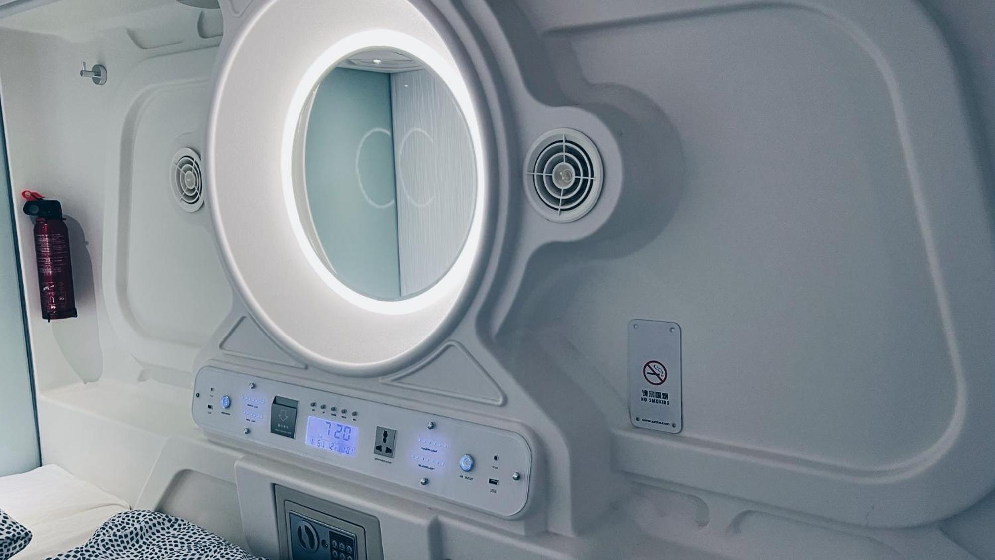 Spaceone A2 - Shared Kapselhotel *